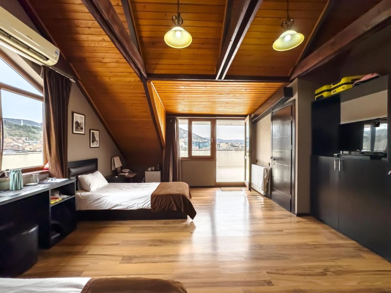 Hotel New Metekhi Tbilissi Extérieur photo